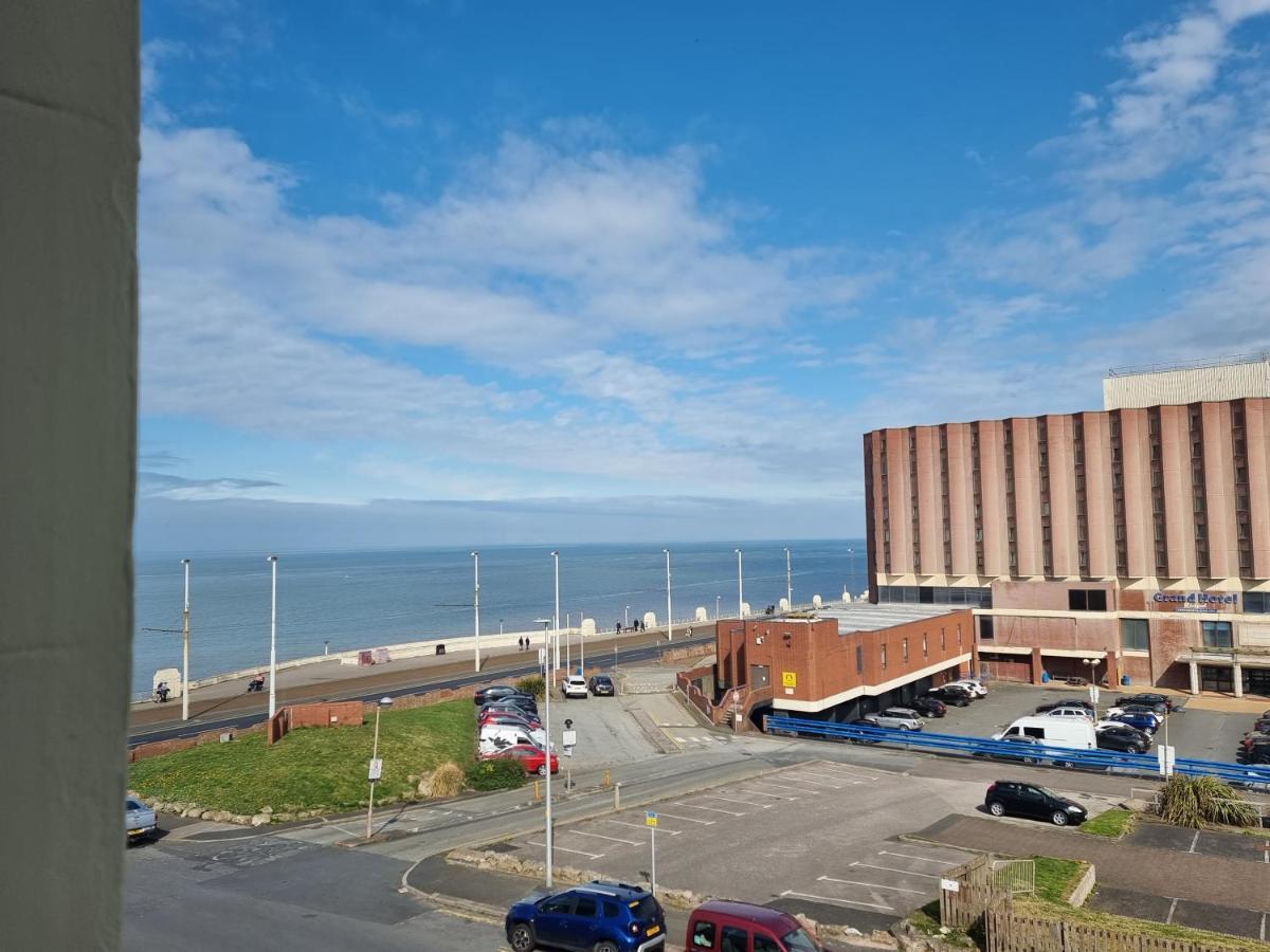 Granada Apartments Derby Road Blackpool Eksteriør billede